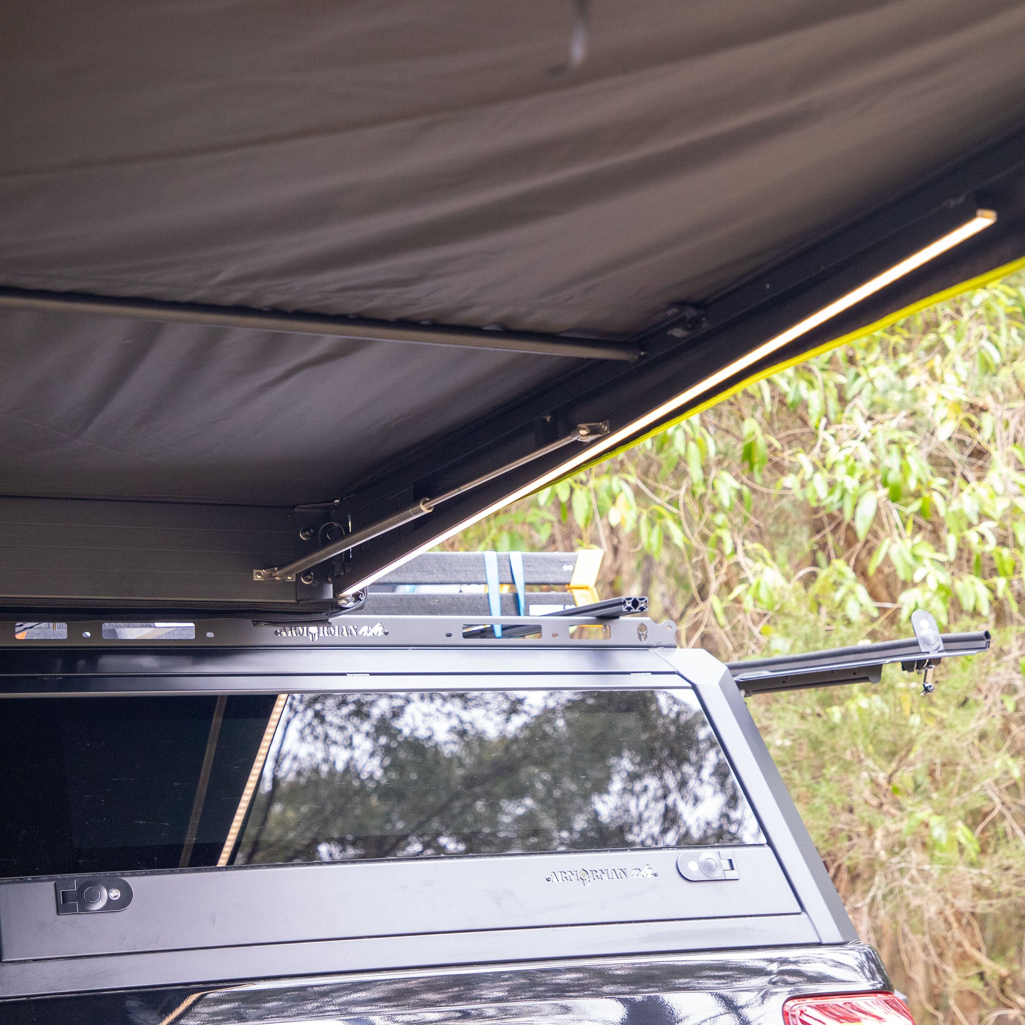 Half Mast - 90º Side Awning Pro